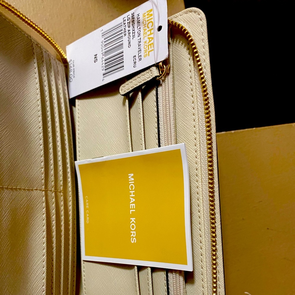 New Michael Kors Wallet